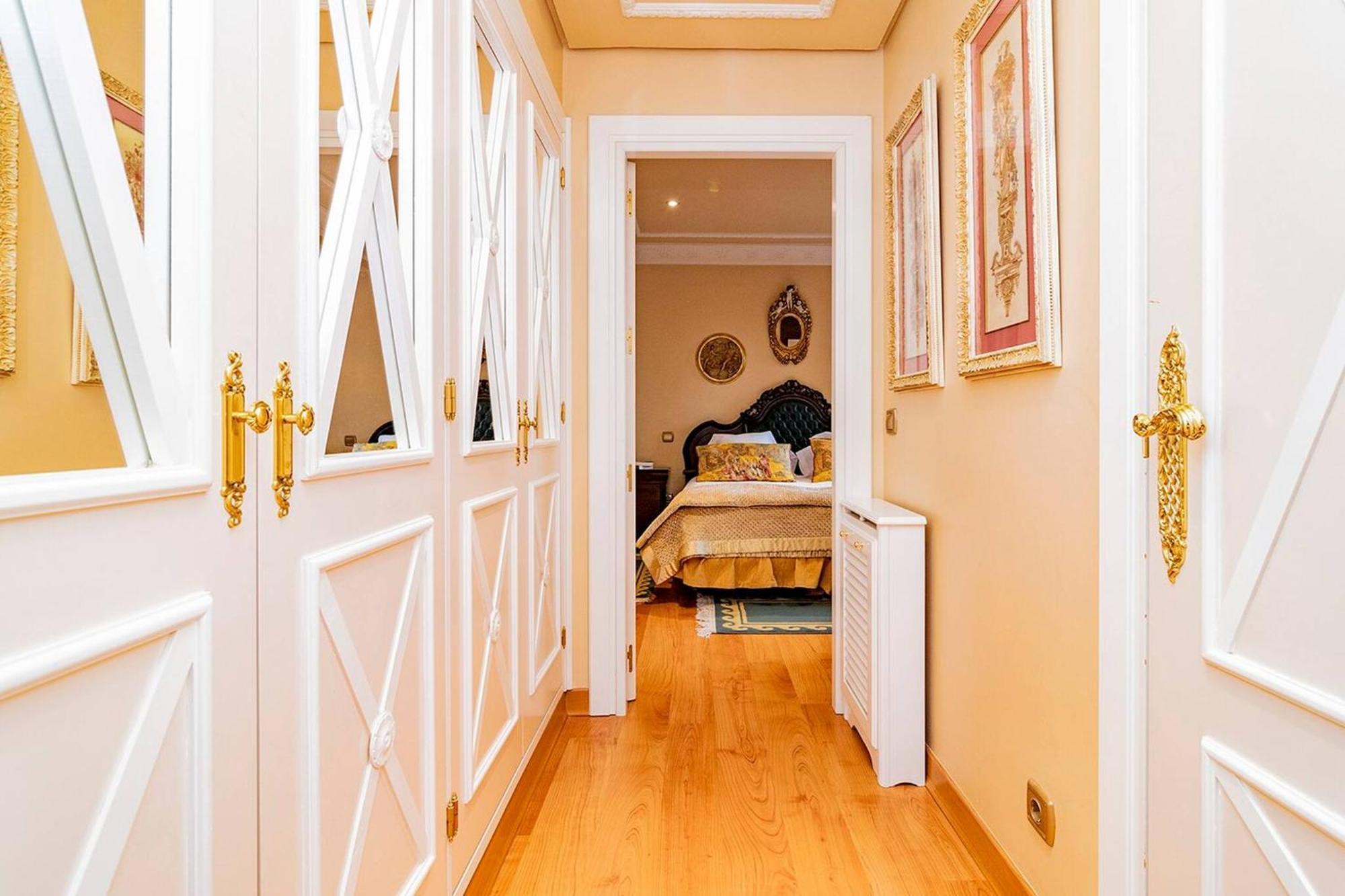 Apartment Colon