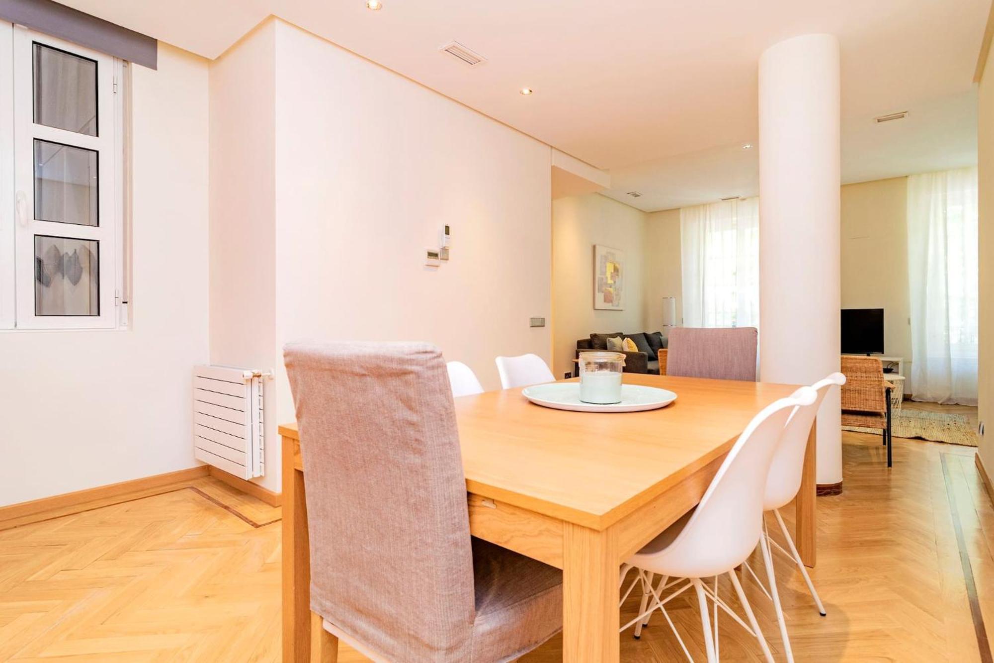 Velazquez Apartment *