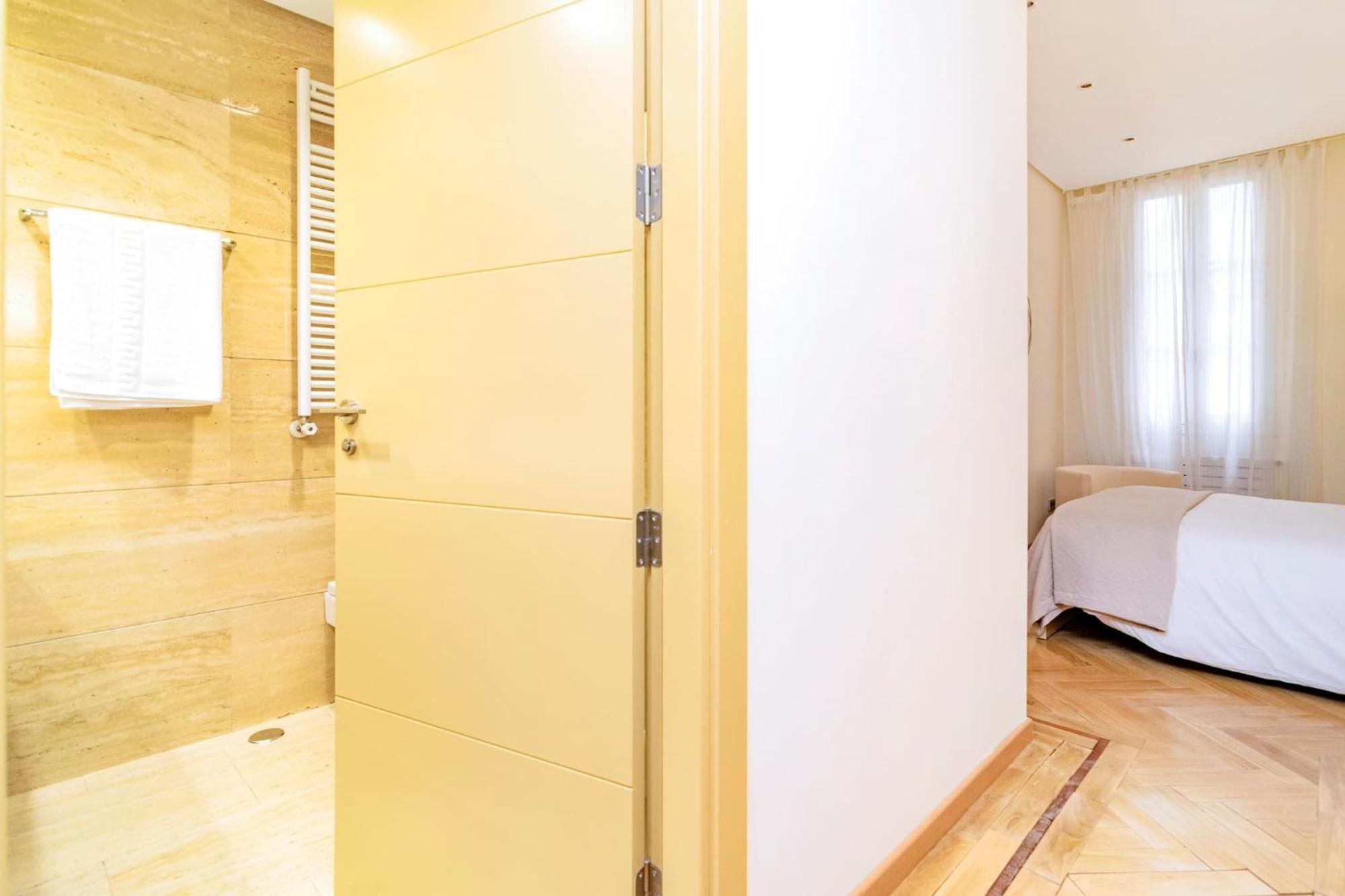 Velazquez Apartment *