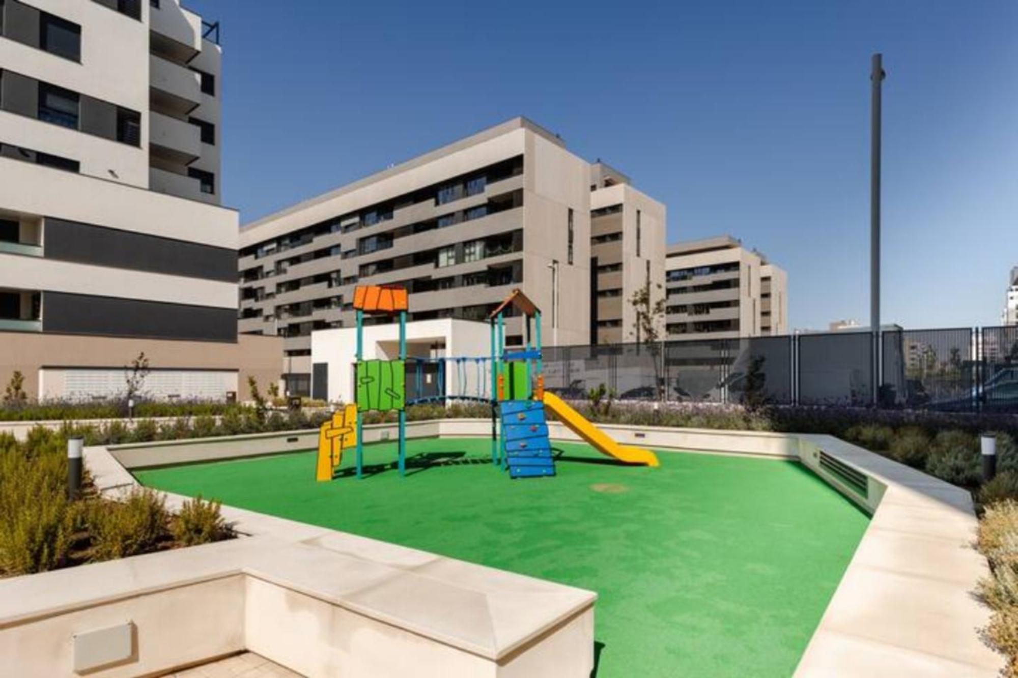 Lejlighed Piso Climatizado Y Parking *