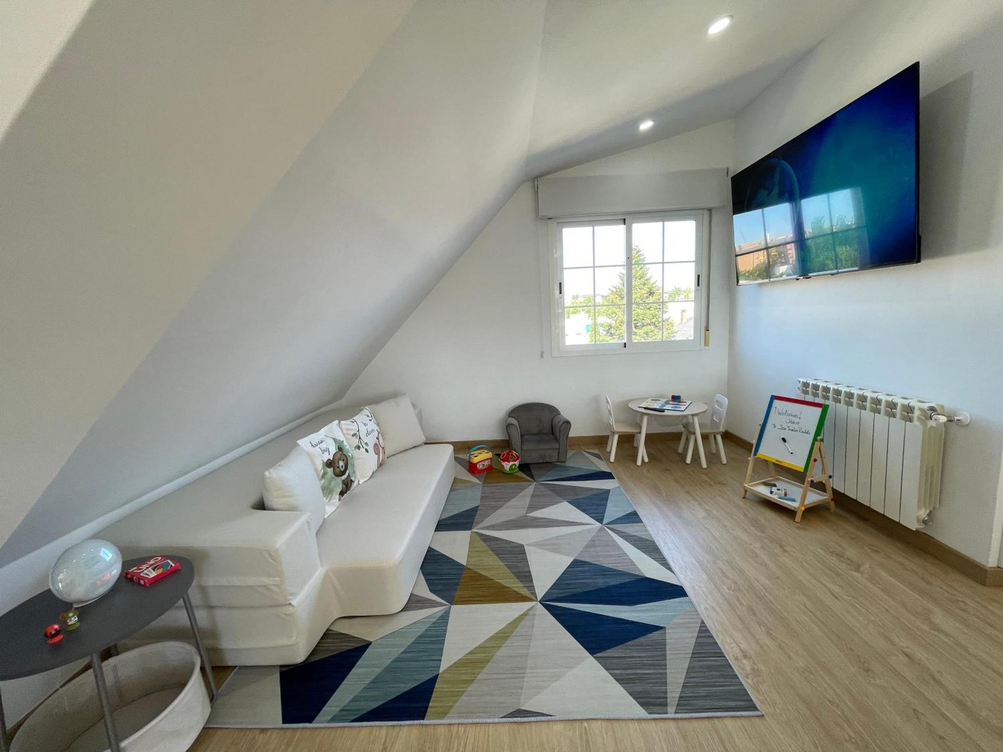Ferienhaus Moderna Casa De Lujo Con Jacuzzi En El Jardin