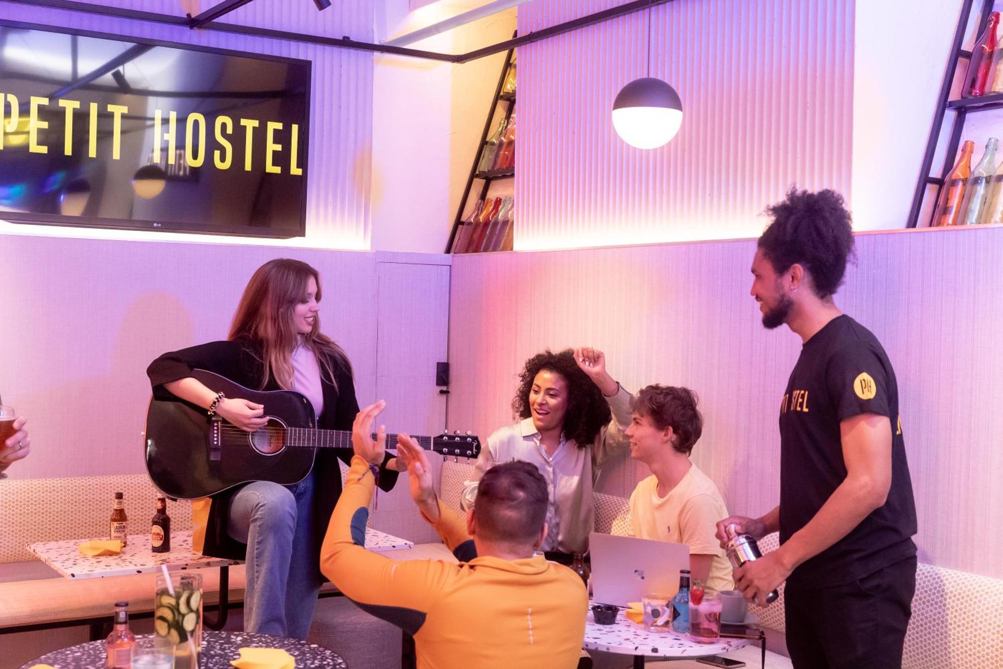 Petit Palacio Real Hostel