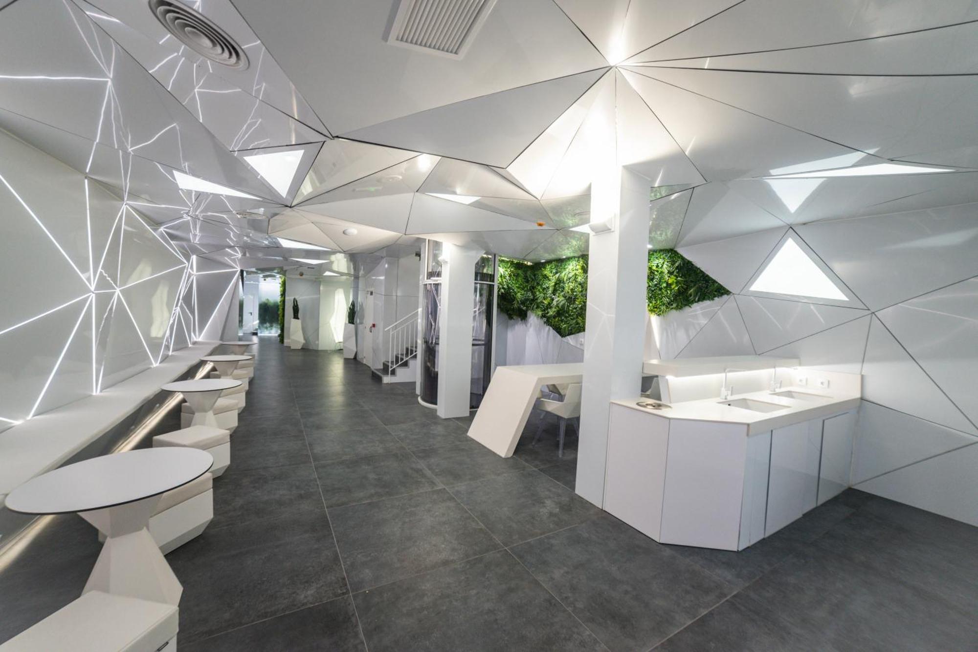 Optimi Capsule hotel