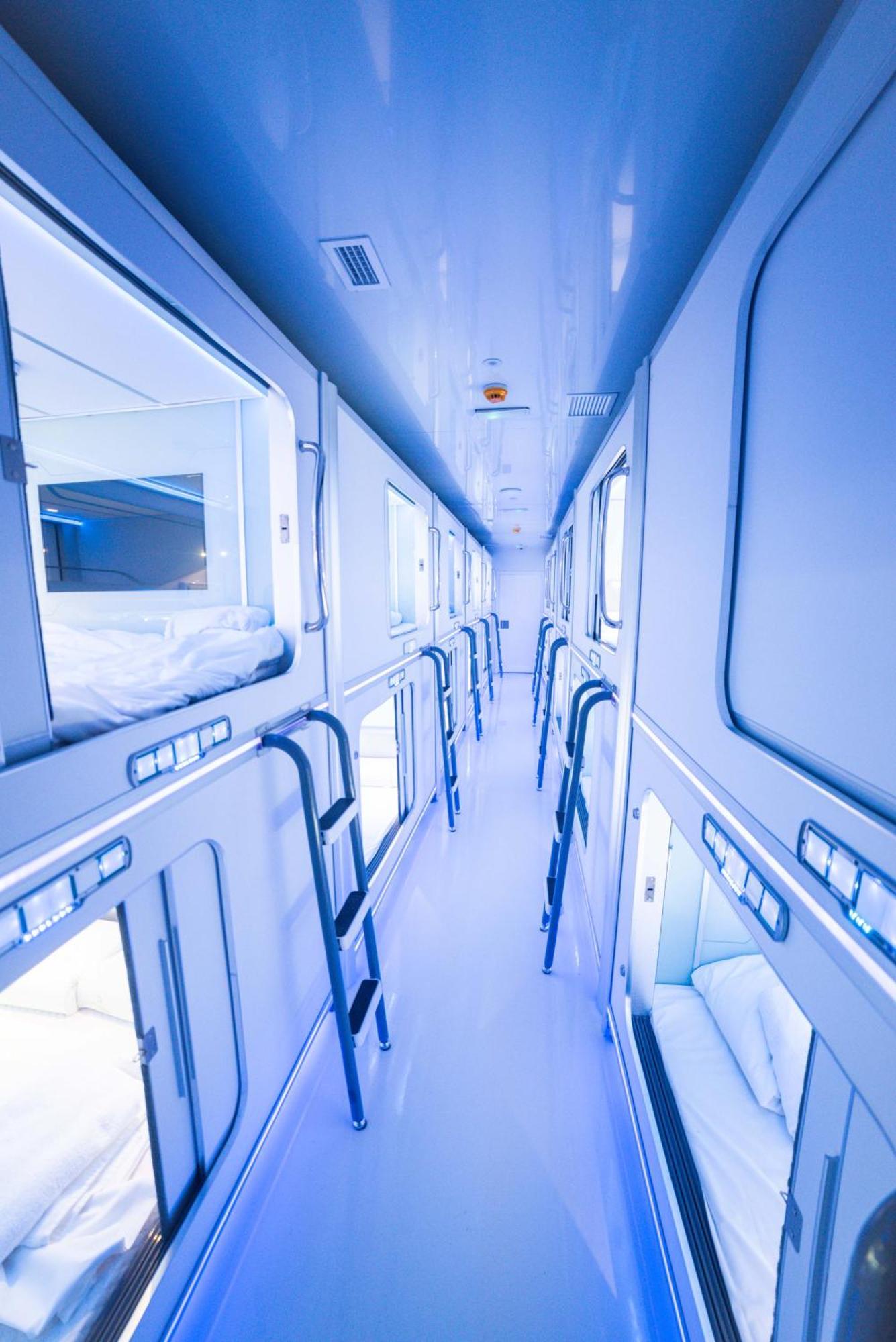 Optimi Capsule hotel *