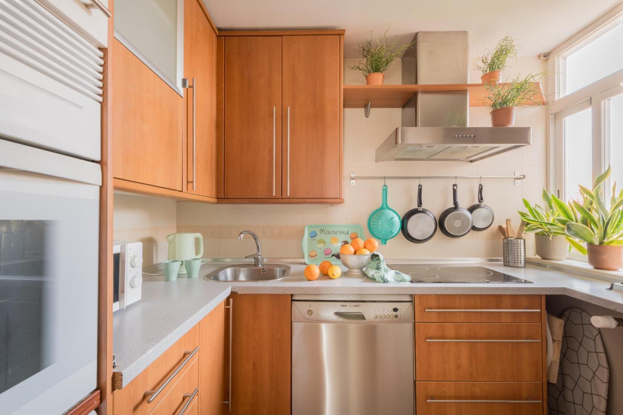 Cozy And Stylish With Natural Light And Vibrant Decor Madrid