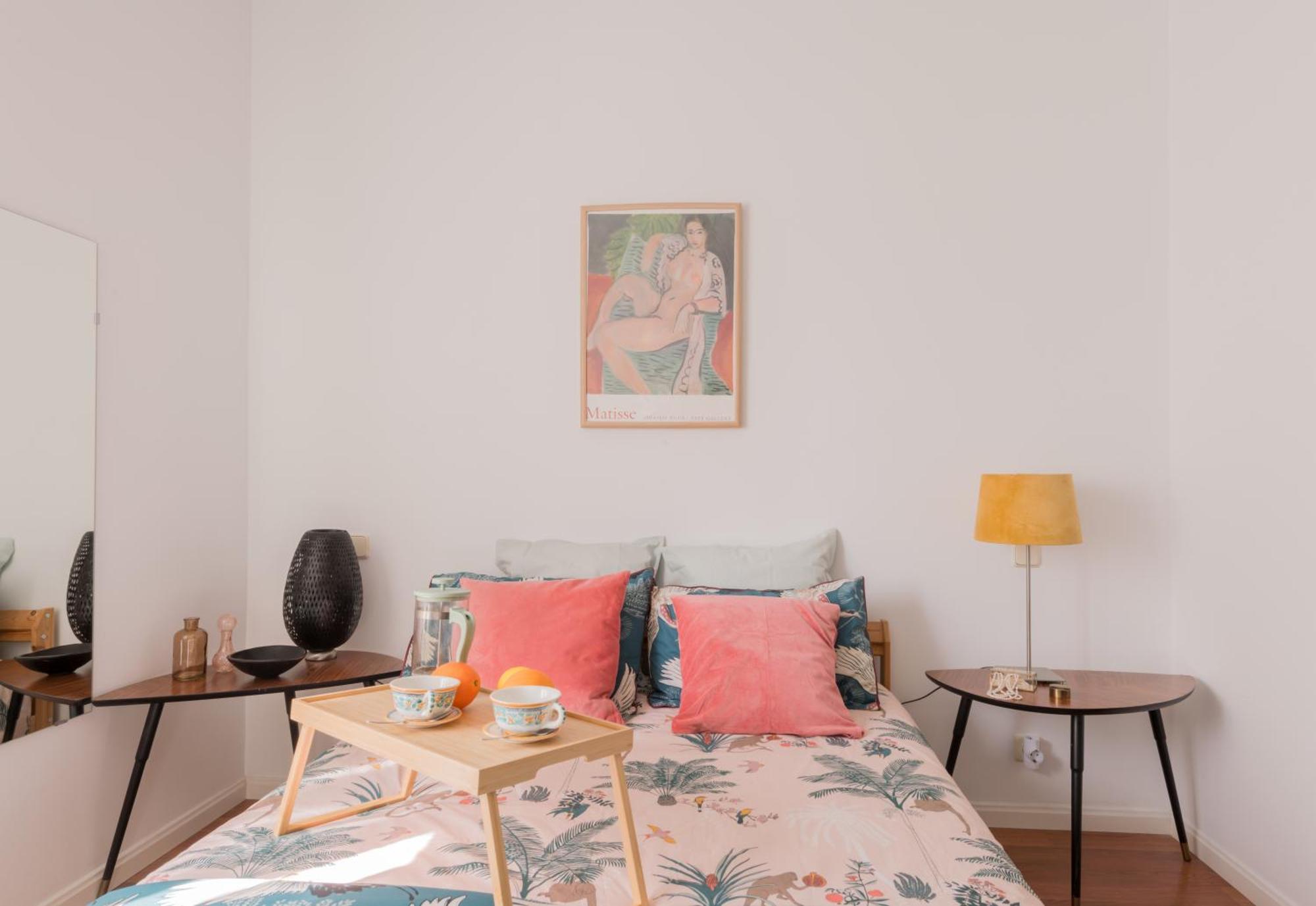 Cozy And Stylish With Natural Light And Vibrant Decor