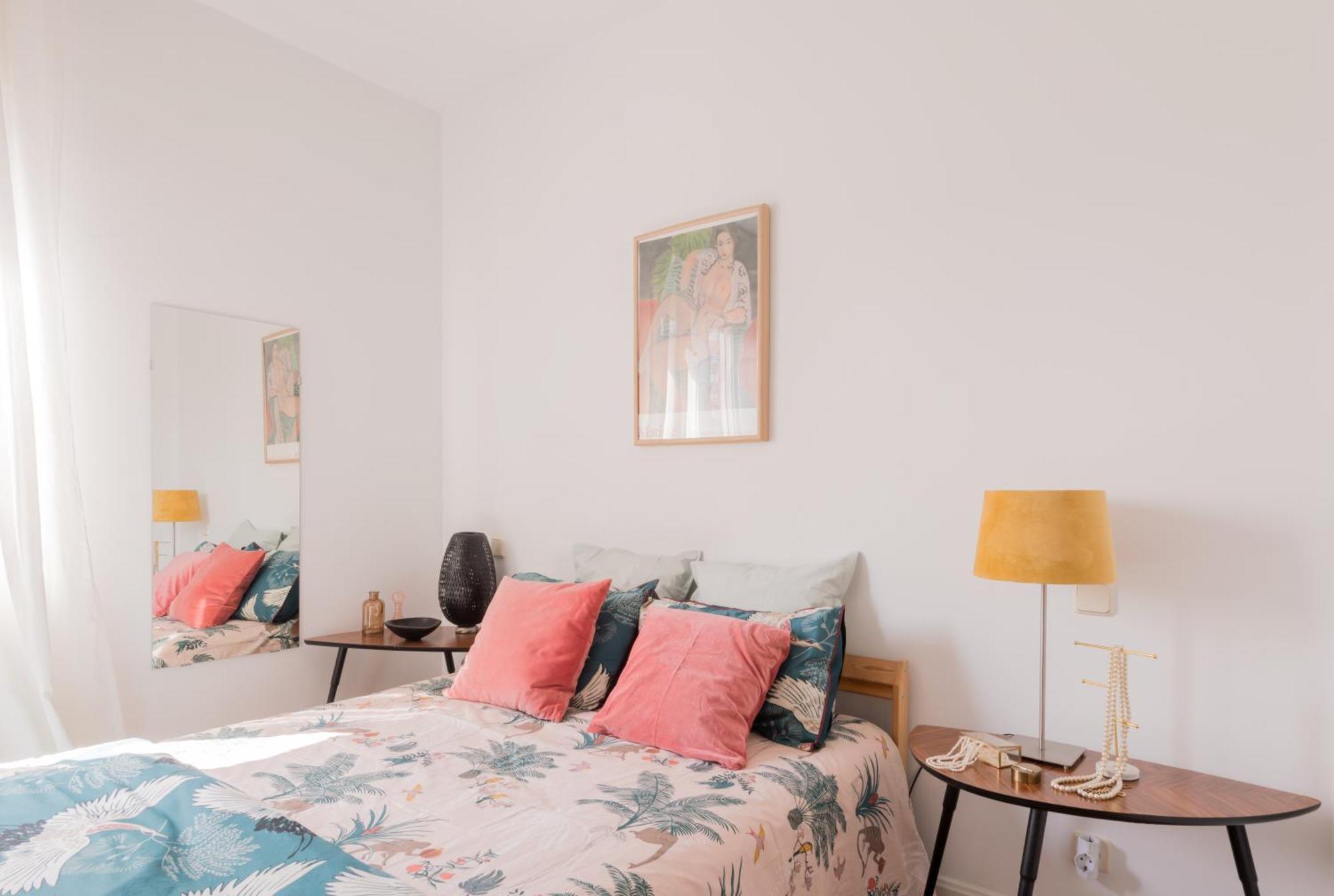 Cozy And Stylish With Natural Light And Vibrant Decor *