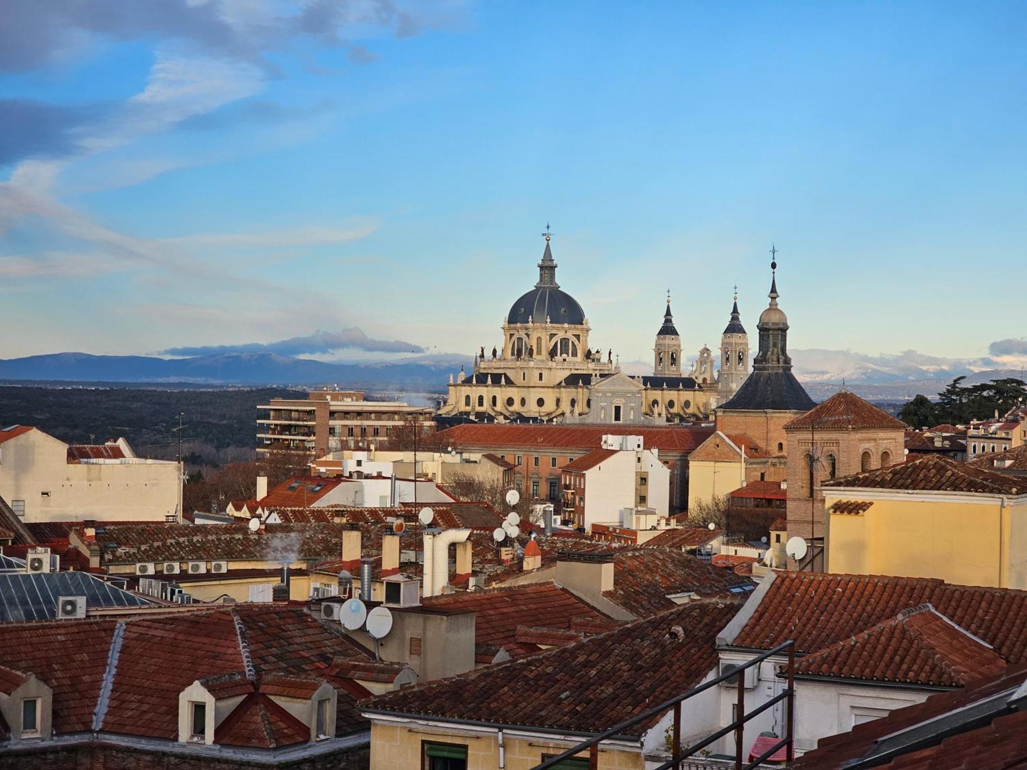 Apartment Authentic Experience -plaza Mayor 7min Walk - Spectacular View - Champagne Madrid