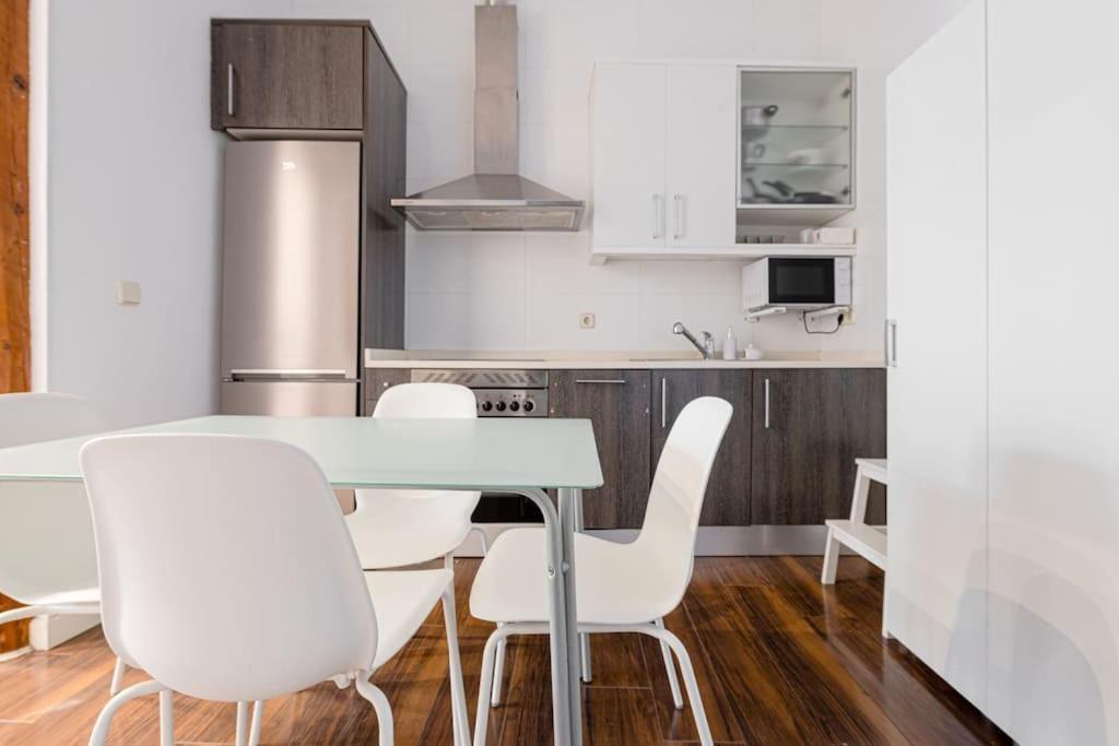 Flat Next To The Paseo Del Prado With Balcony - A5 Apartment