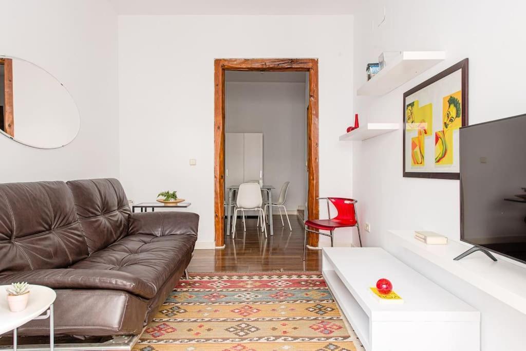 Flat Next To The Paseo Del Prado With Balcony - A5 *