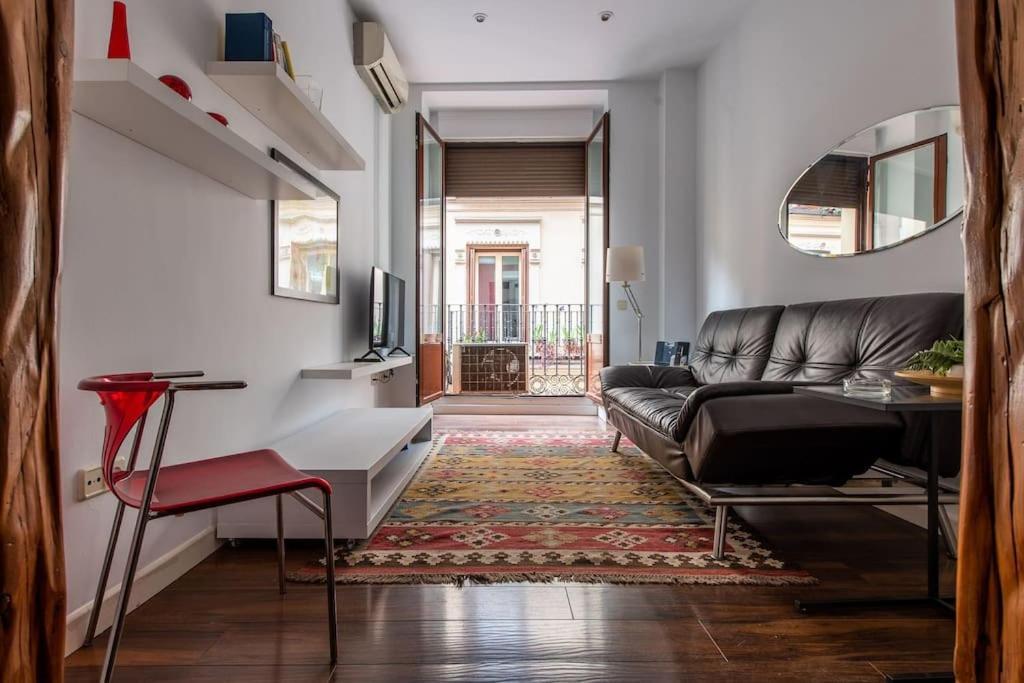Flat Next To The Paseo Del Prado With Balcony - A5