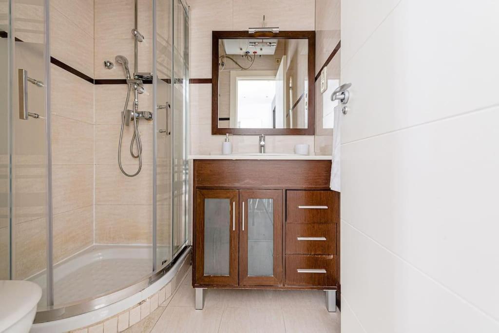Flat Next To The Paseo Del Prado With Balcony - A5