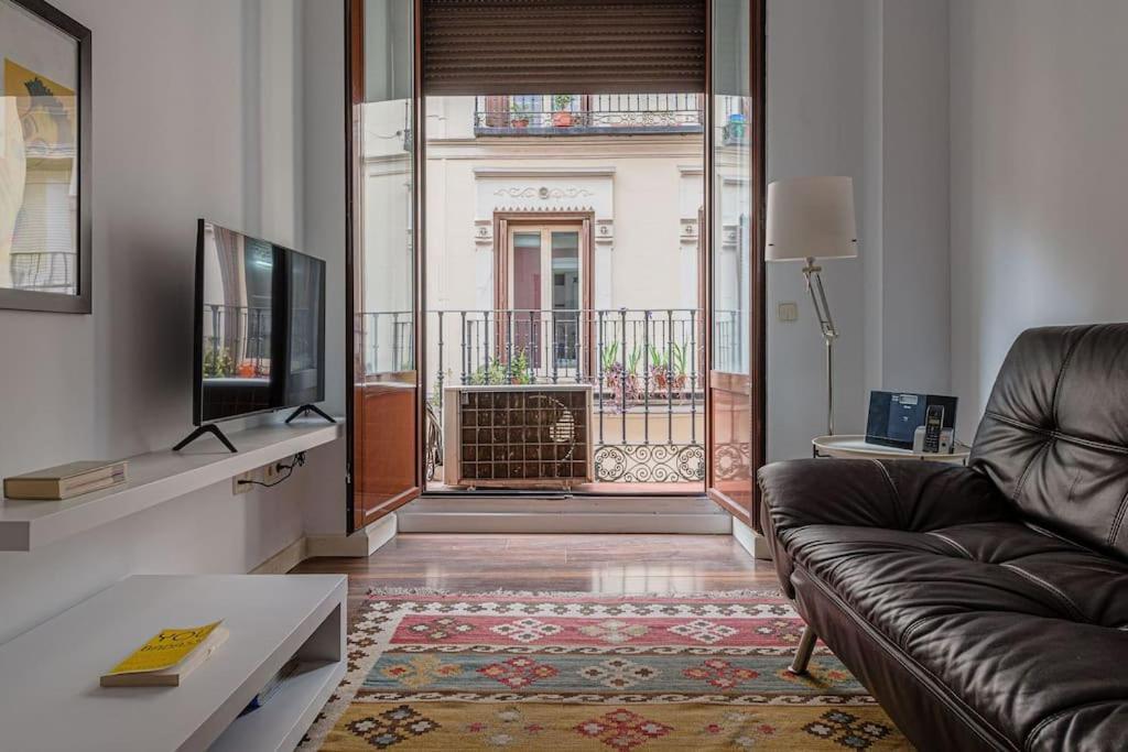 Flat Next To The Paseo Del Prado With Balcony - A5 Apartment