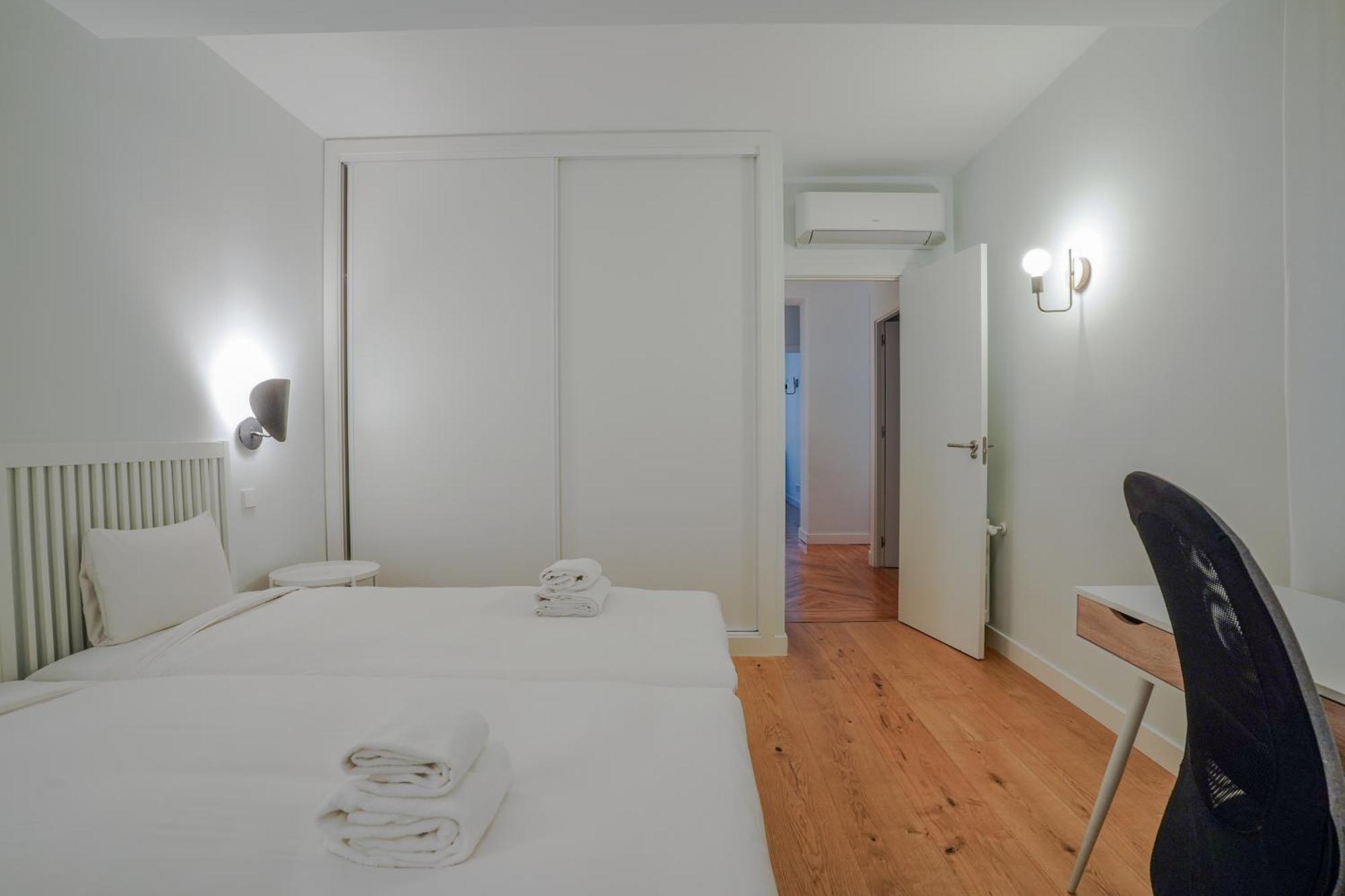Modern Spacious-3 Bedrooms 2 Bathrooms-retiro *