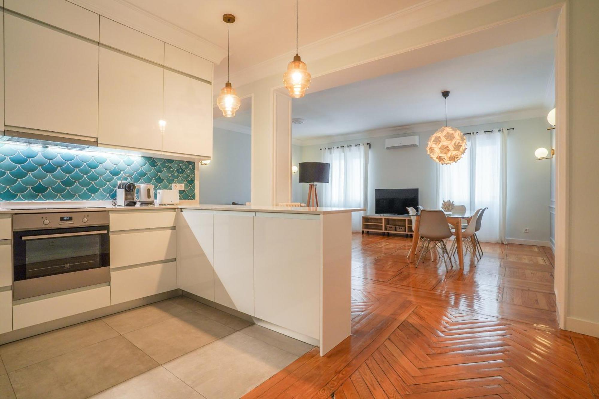 Modern Spacious-3 Bedrooms 2 Bathrooms-retiro Apartment *