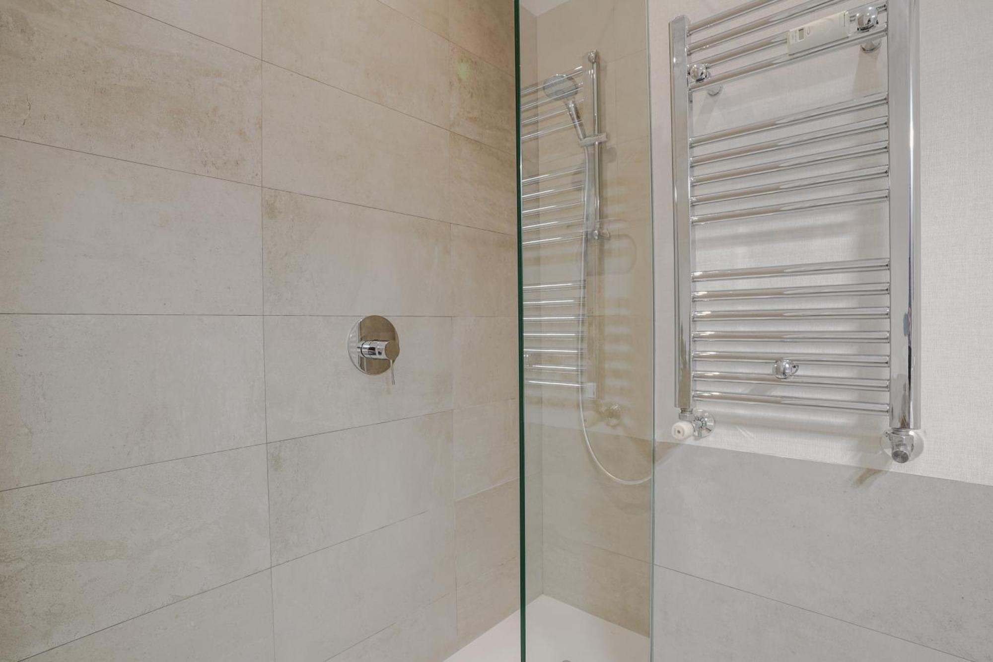 Modern Spacious-3 Bedrooms 2 Bathrooms-retiro * Madrid