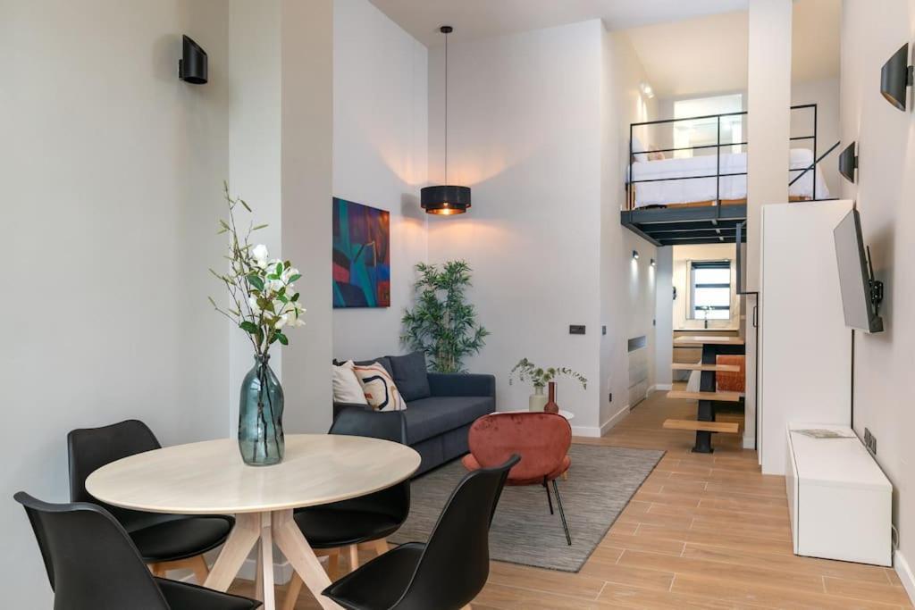 Beautiful Duplex In Front Of Vista Alegre Palace Apartment *