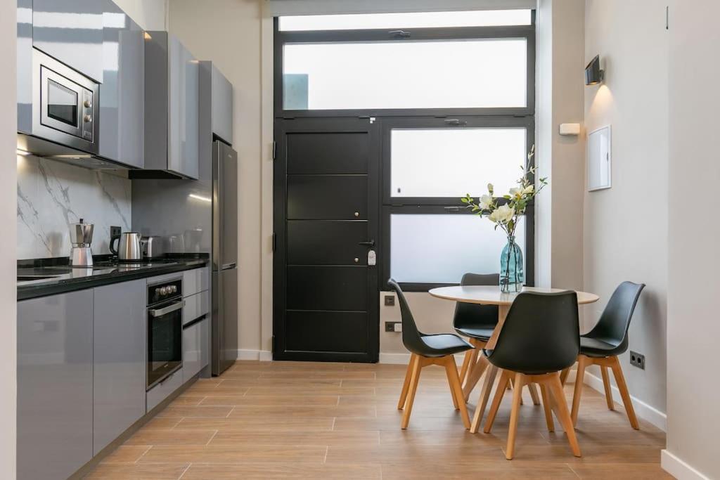 Beautiful Duplex In Front Of Vista Alegre Palace Apartment