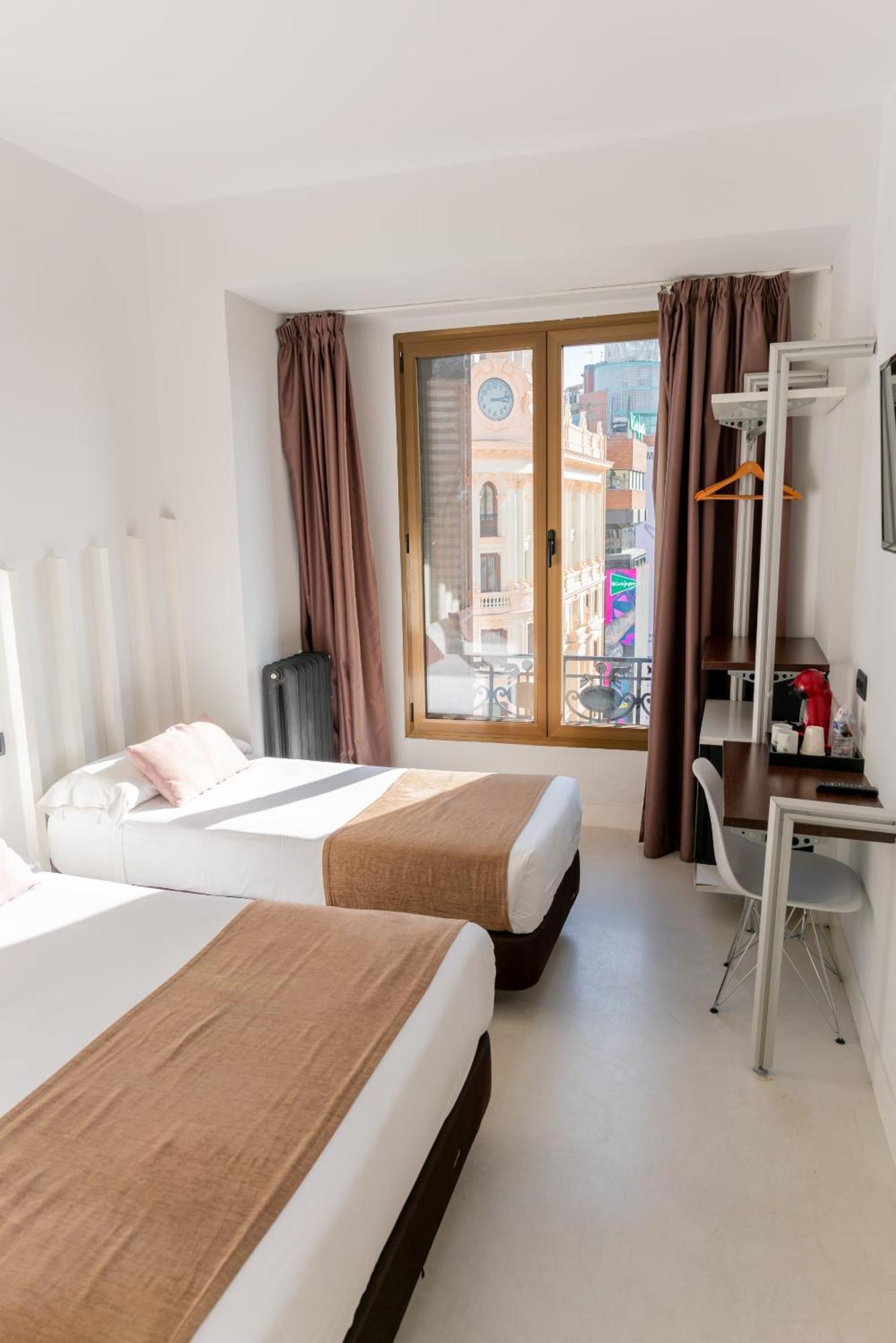 Gran Via 44 Hostel