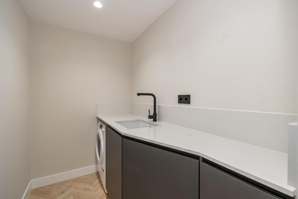 Puerta Del Sol 3br 3bh Apartamento