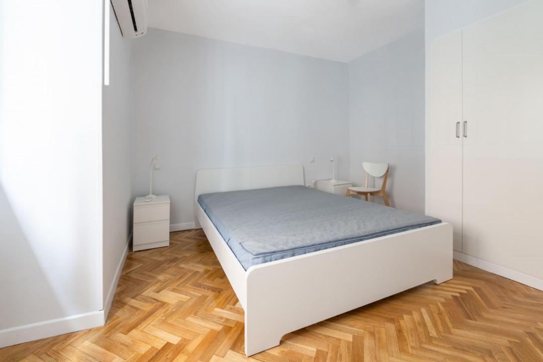 3 Bedrooms 2 Bathrooms Furnished - Sol - Bright - Mintystay *