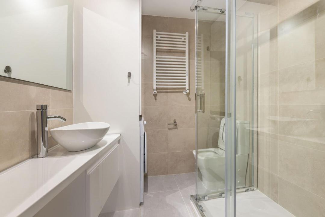 3 Bedrooms 2 Bathrooms Furnished - Sol - Bright - Mintystay Madrid