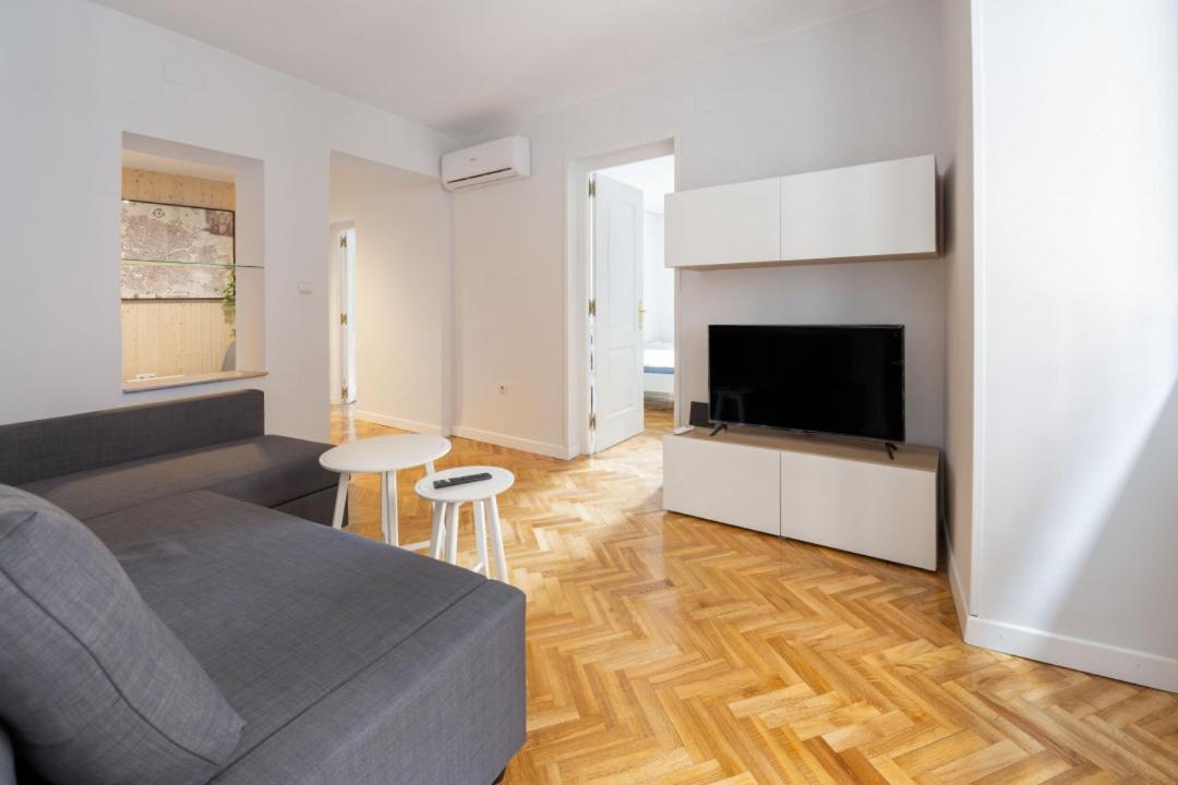 3 Bedrooms 2 Bathrooms Furnished - Sol - Bright - Mintystay * Madri
