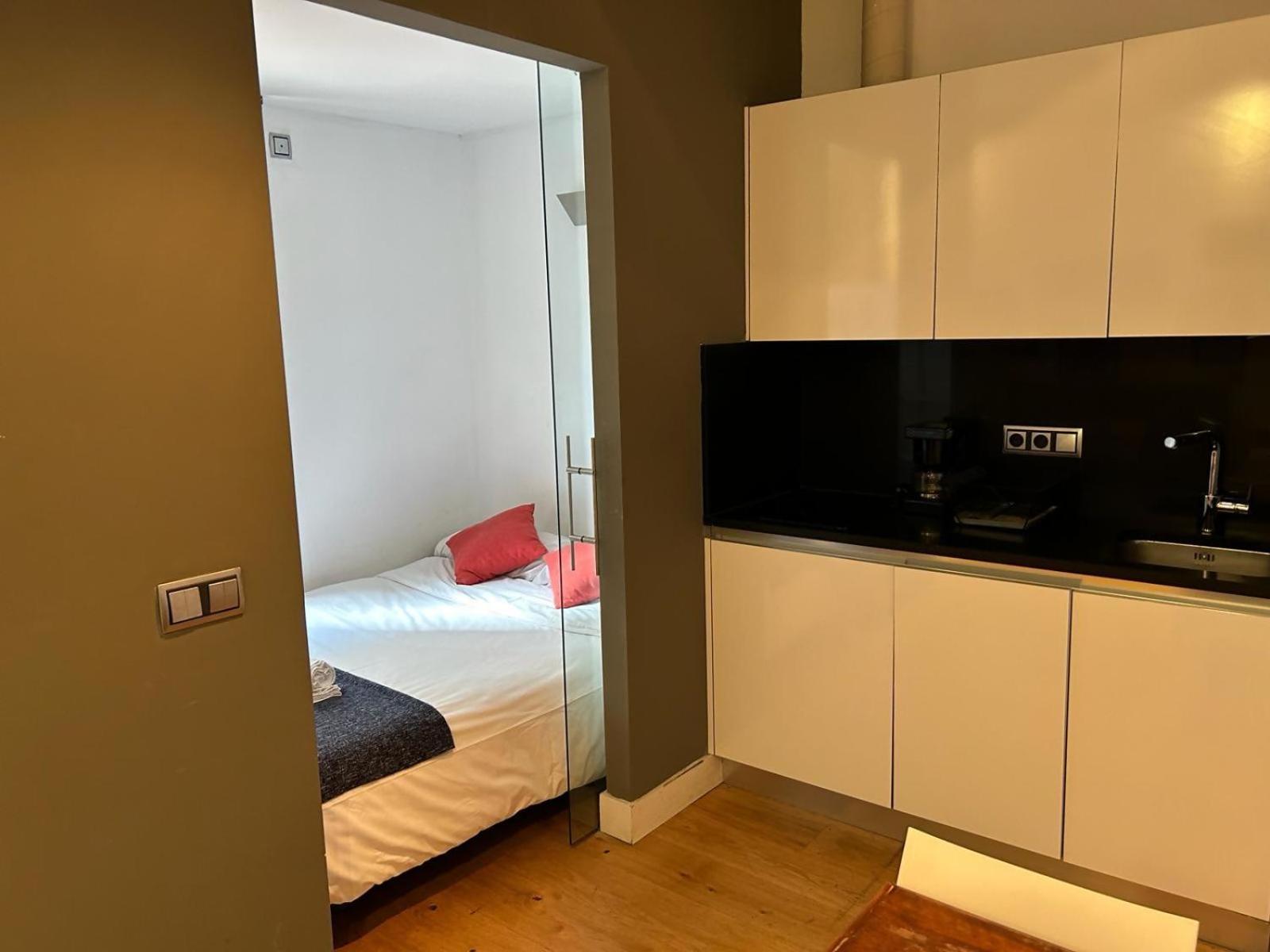 Estudio En Av De America Madri