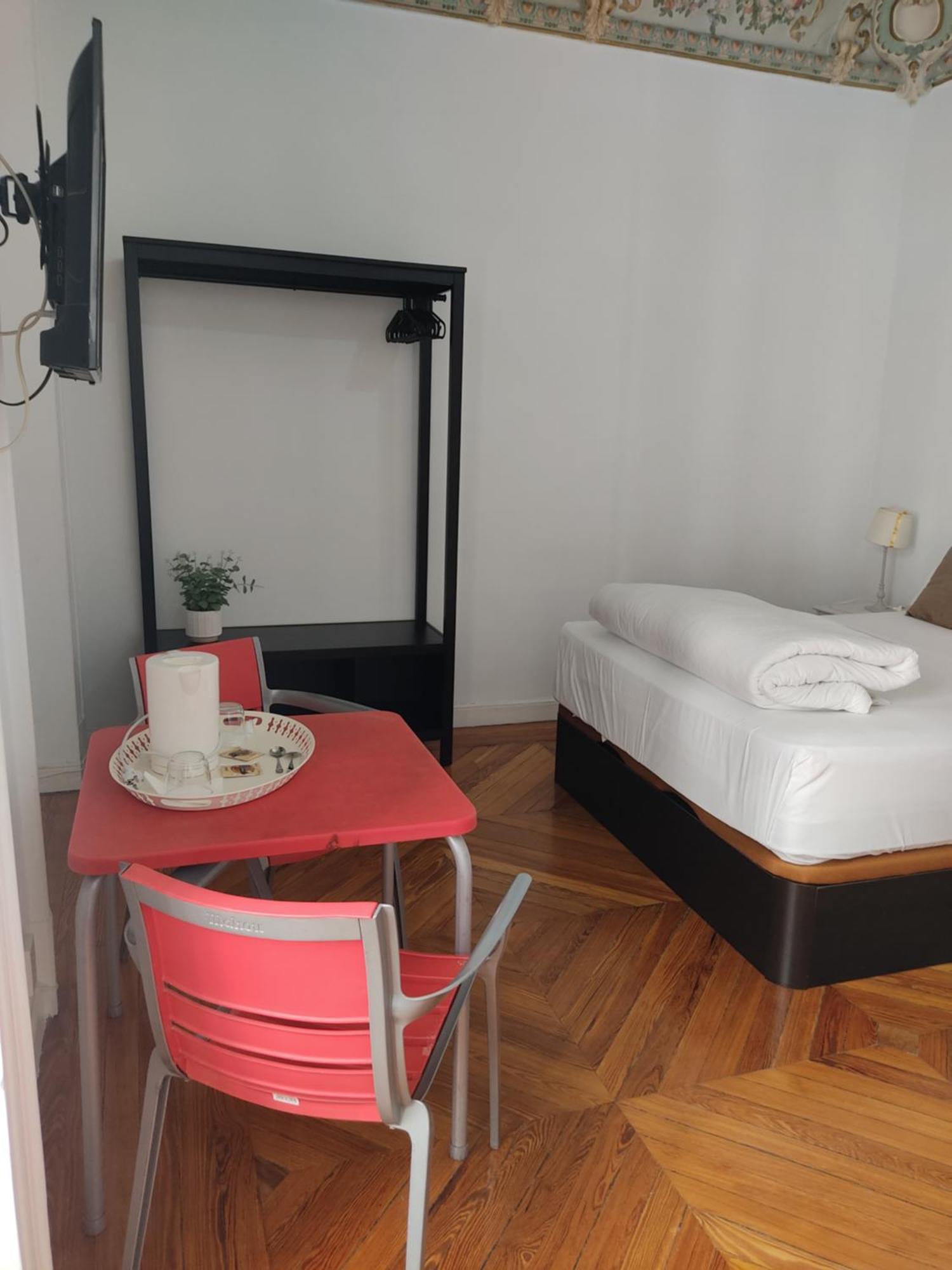 Grand Via House 3*