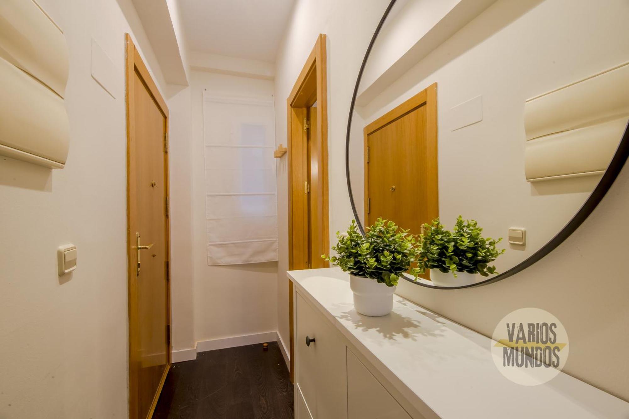 Tiny 3pax En La Plaza De Chueca * Madri