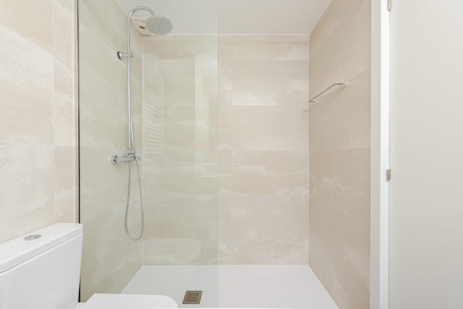 Unique And Sophisticated Design In Financial Centre Apartment *