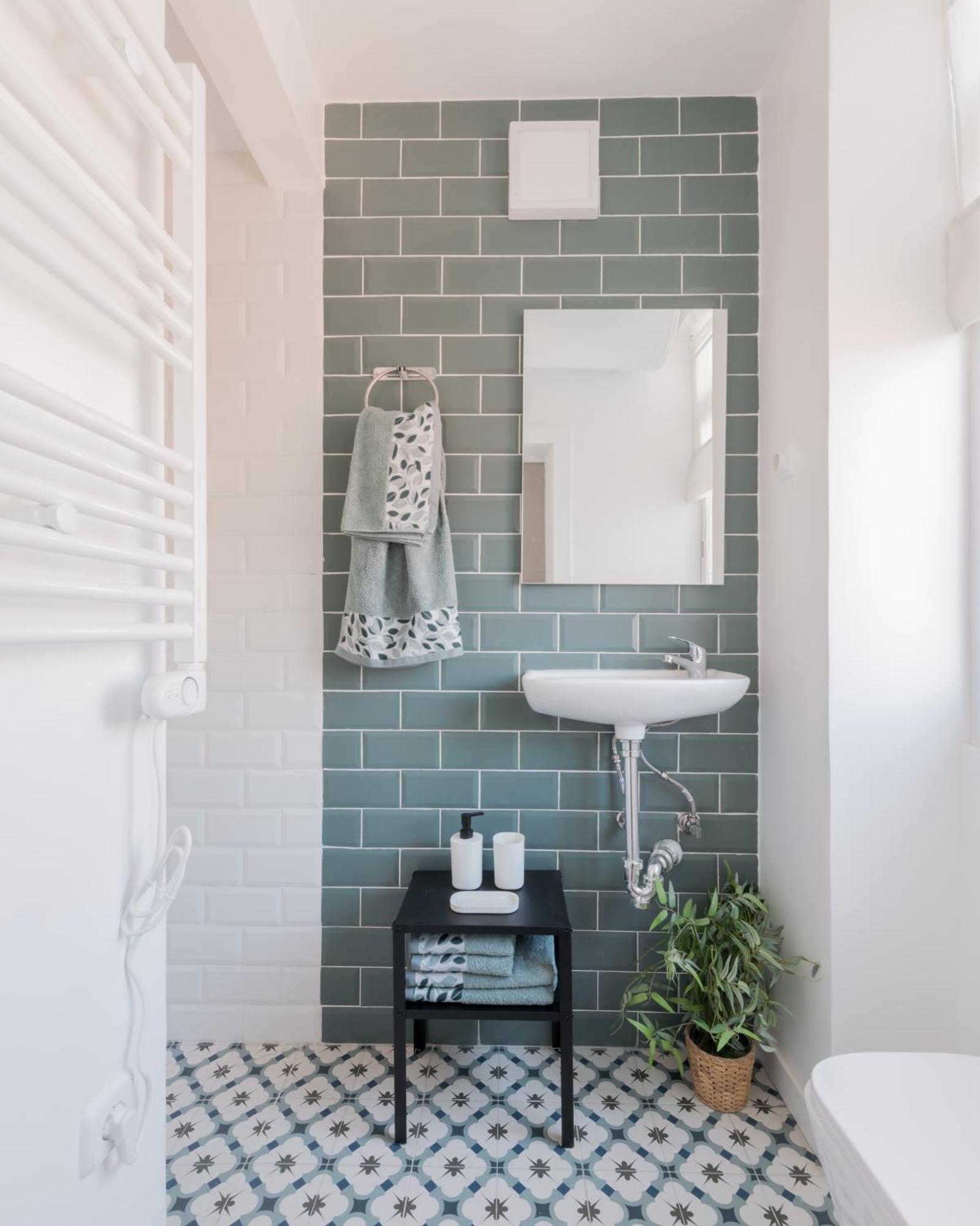 Bright And Cheerful With Modern Comforts And Private Bathroom *