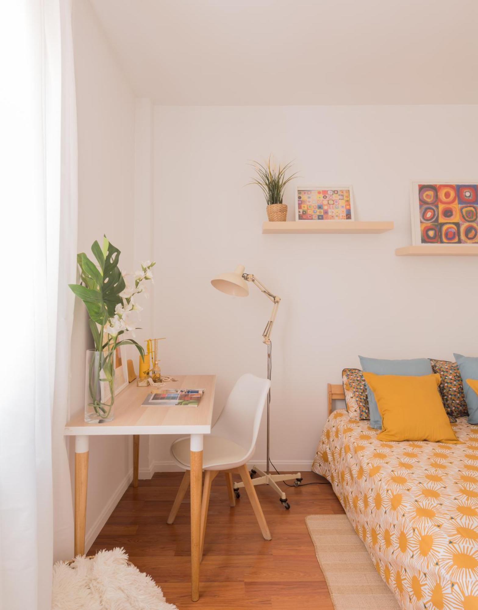 Bright And Cheerful With Modern Comforts And Private Bathroom *