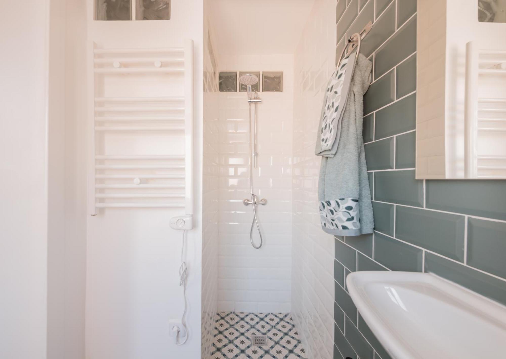 Bright And Cheerful With Modern Comforts And Private Bathroom * Madrid