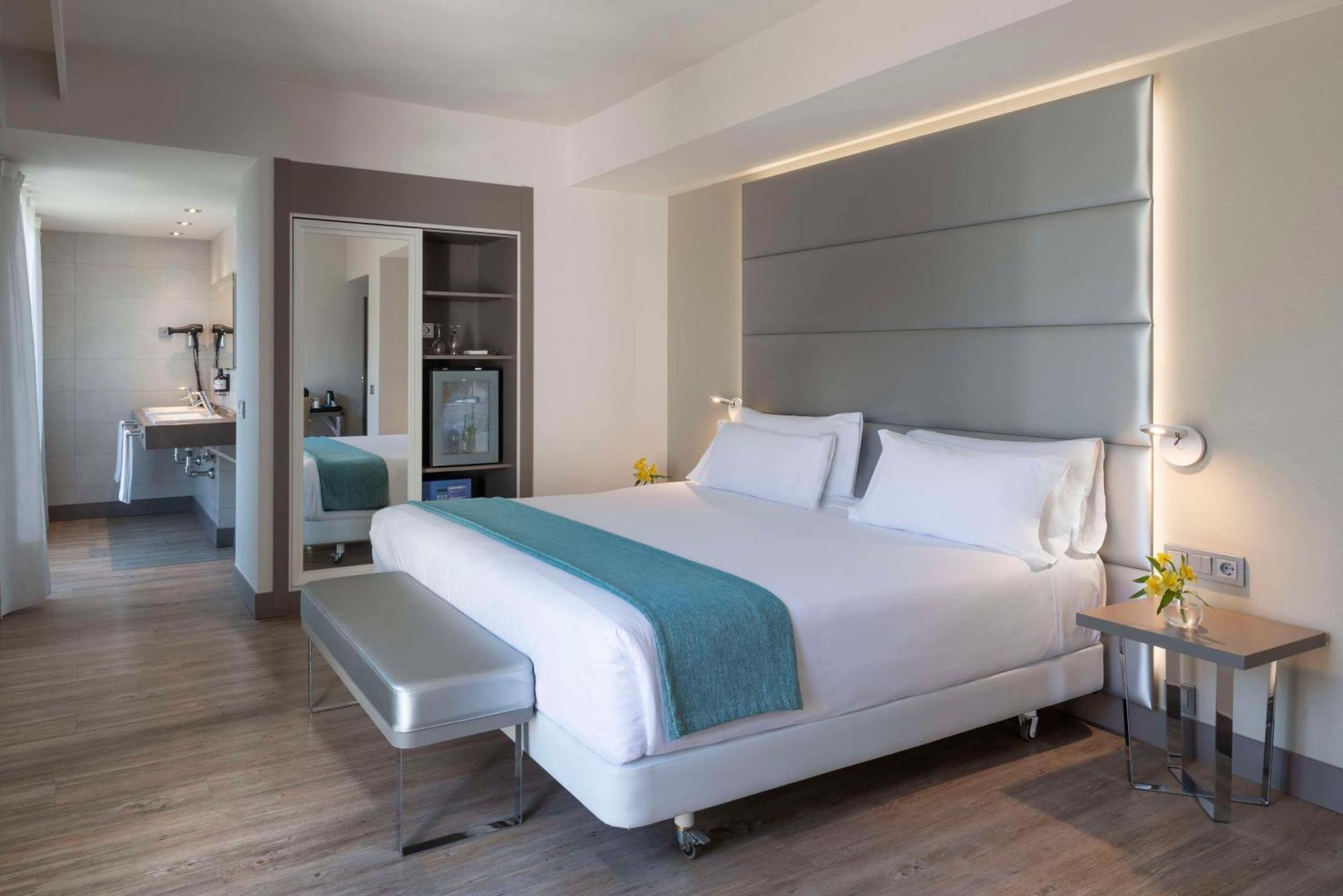 Nh Zurbano Hotel
