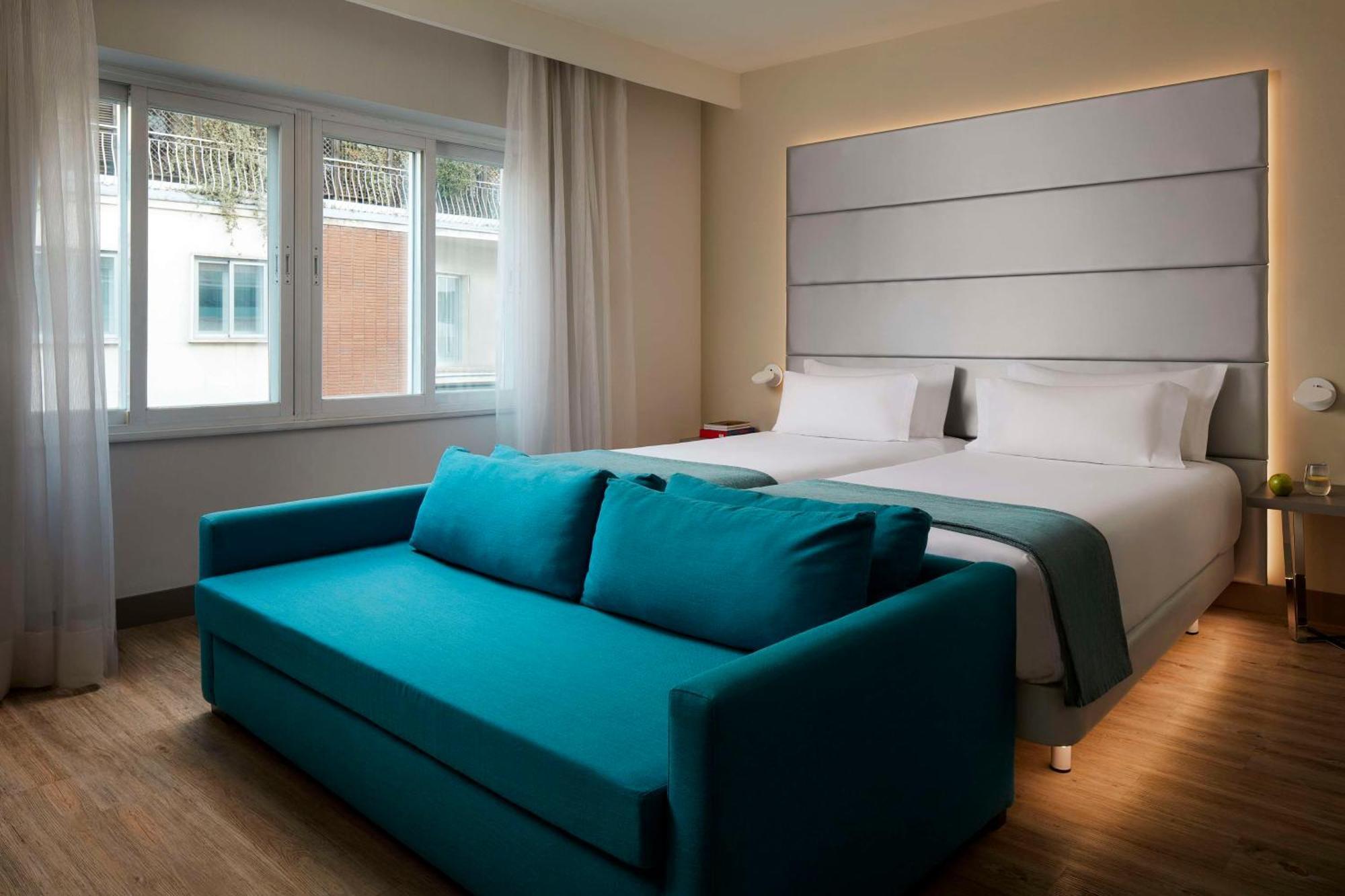 Nh Zurbano Hotel