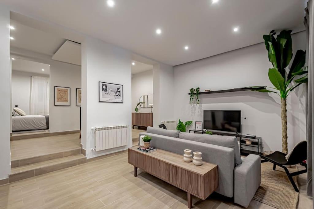 Stunning And Spacious Flat At Barrio De Letras * Madrid