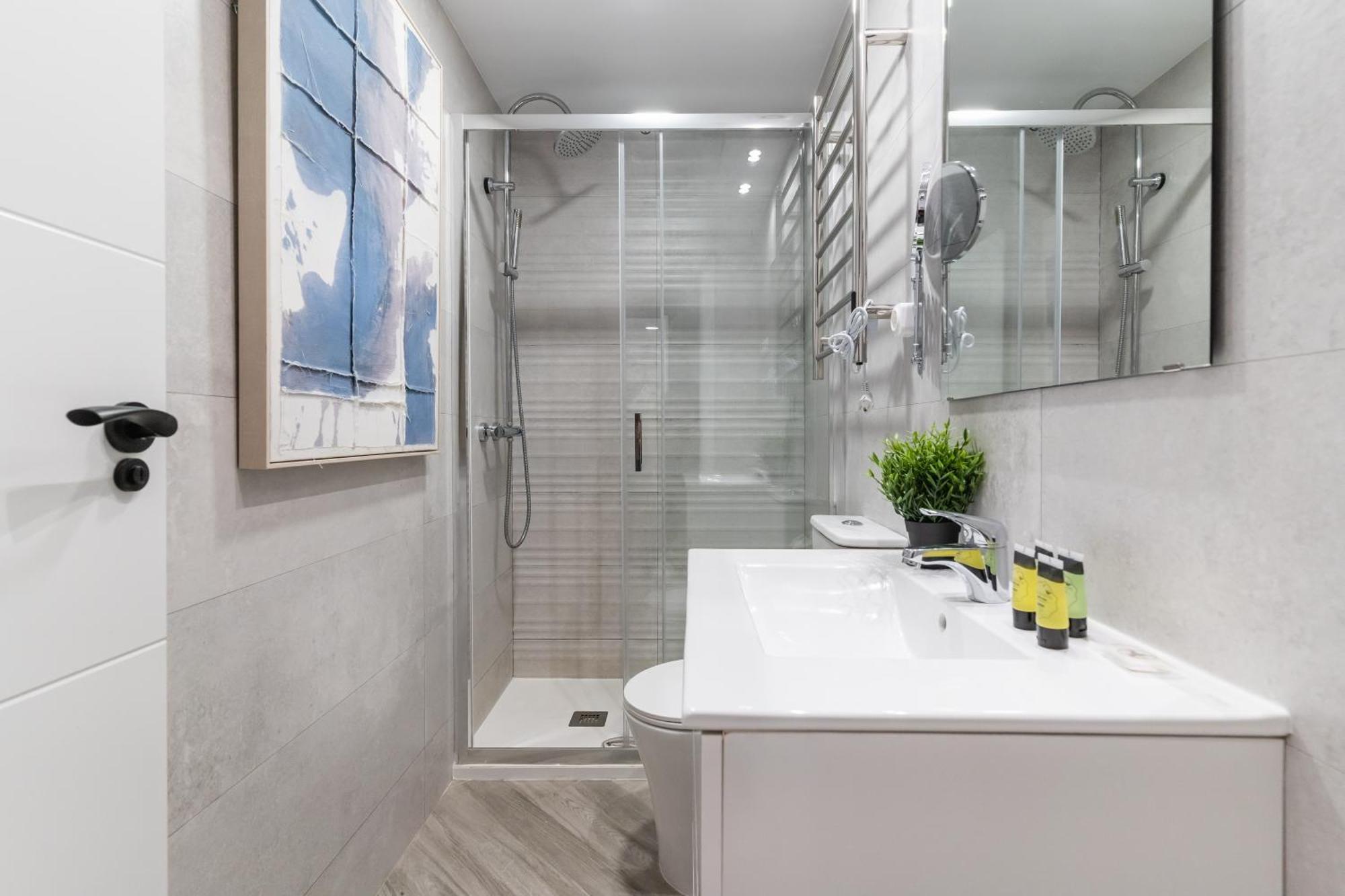 Modern Apartment-2bedrooms 2baths-malasana Madrid