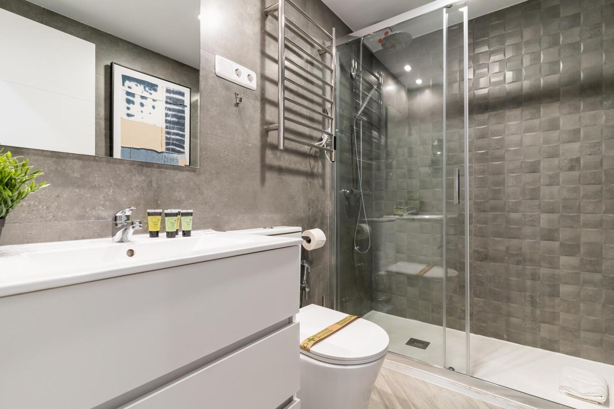 Modern Apartment-2bedrooms 2baths-malasana *