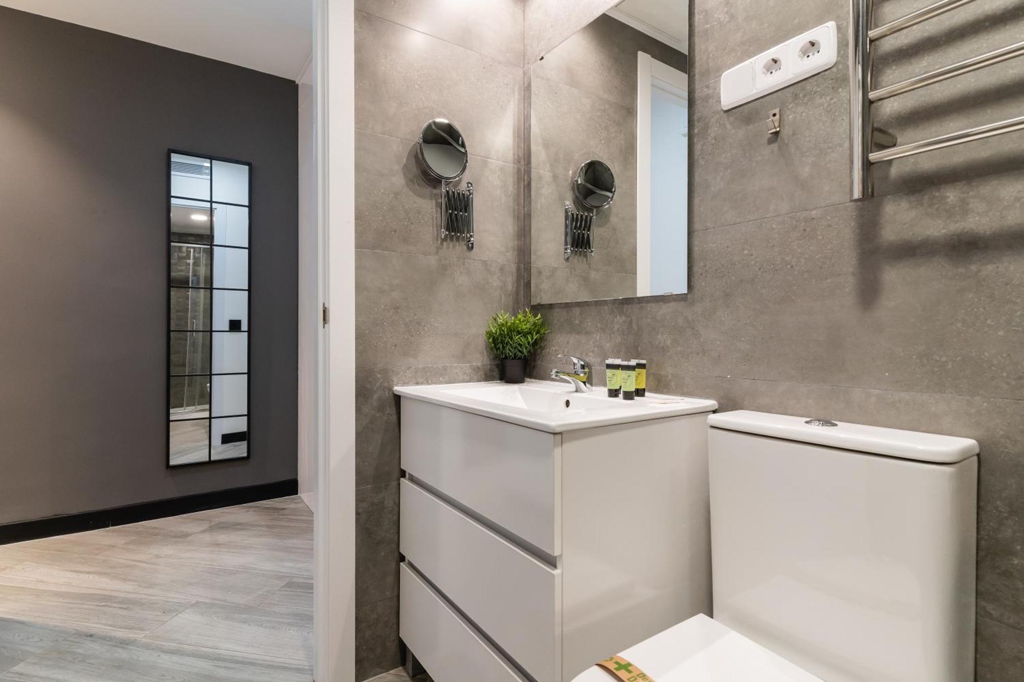 Modern Apartment-2bedrooms 2baths-malasana Madrid