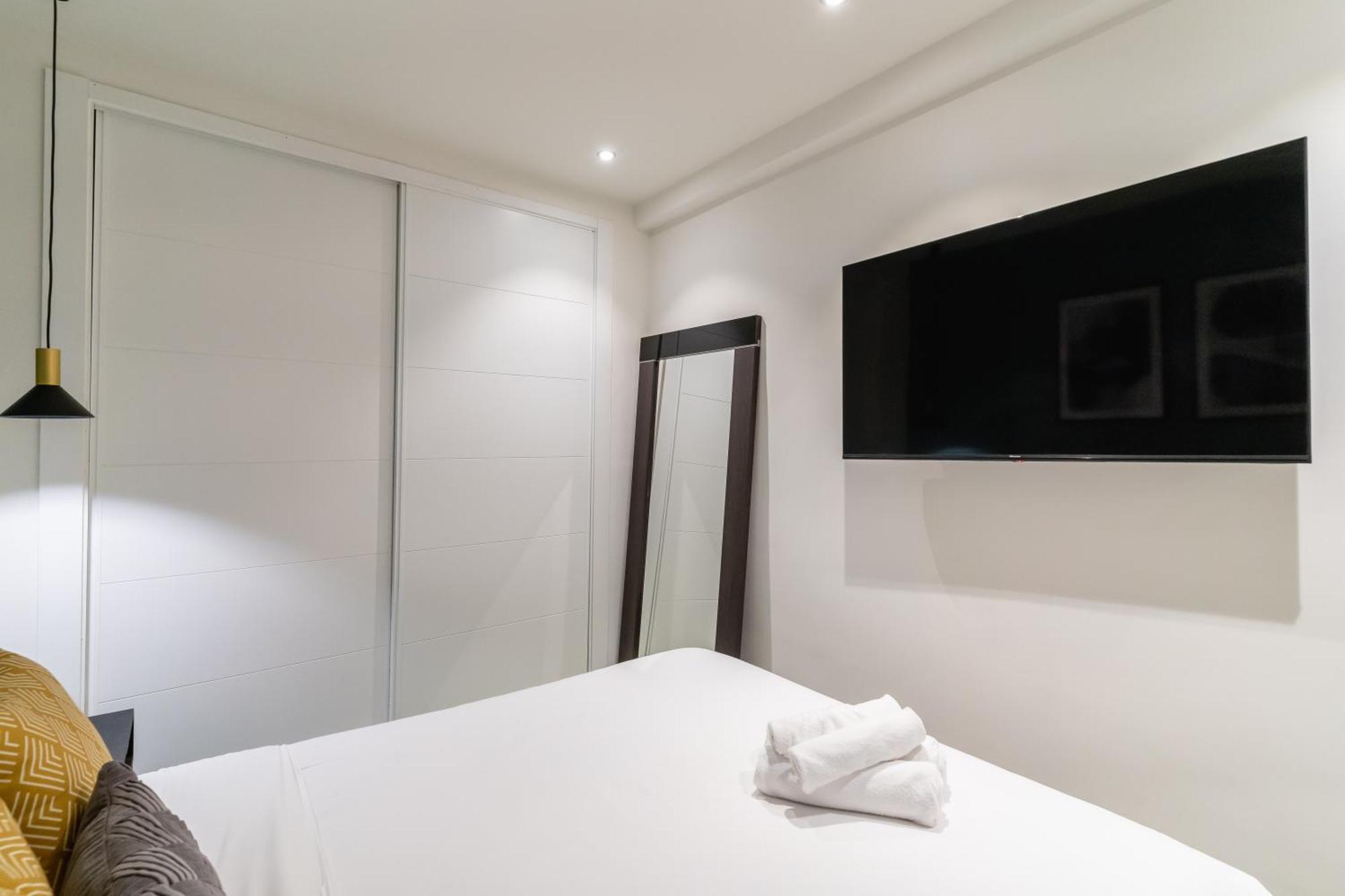 Modern Apartment-2bedrooms 2baths-malasana *