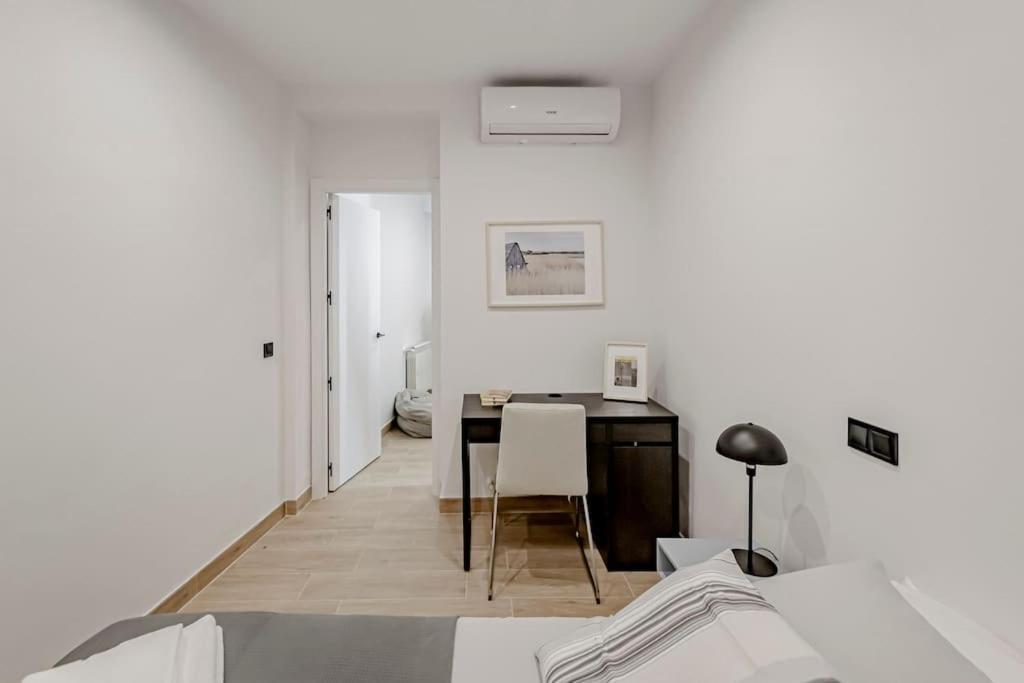 Stunning And Spacious Flat At Barrio De Letras Madrid