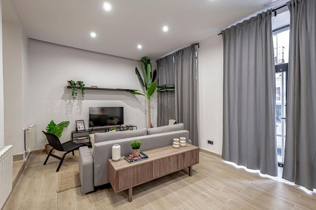 Stunning And Spacious Flat At Barrio De Letras