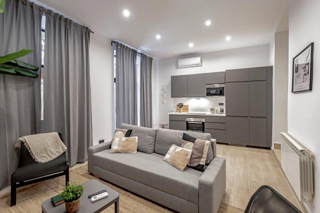 Stunning And Spacious Flat At Barrio De Letras * Madrid