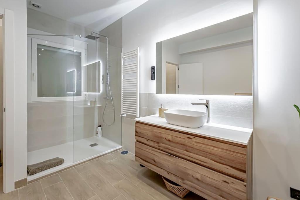 Stunning And Spacious Flat At Barrio De Letras Apartamento Madrid