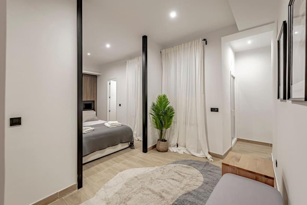 Stunning And Spacious Flat At Barrio De Letras *