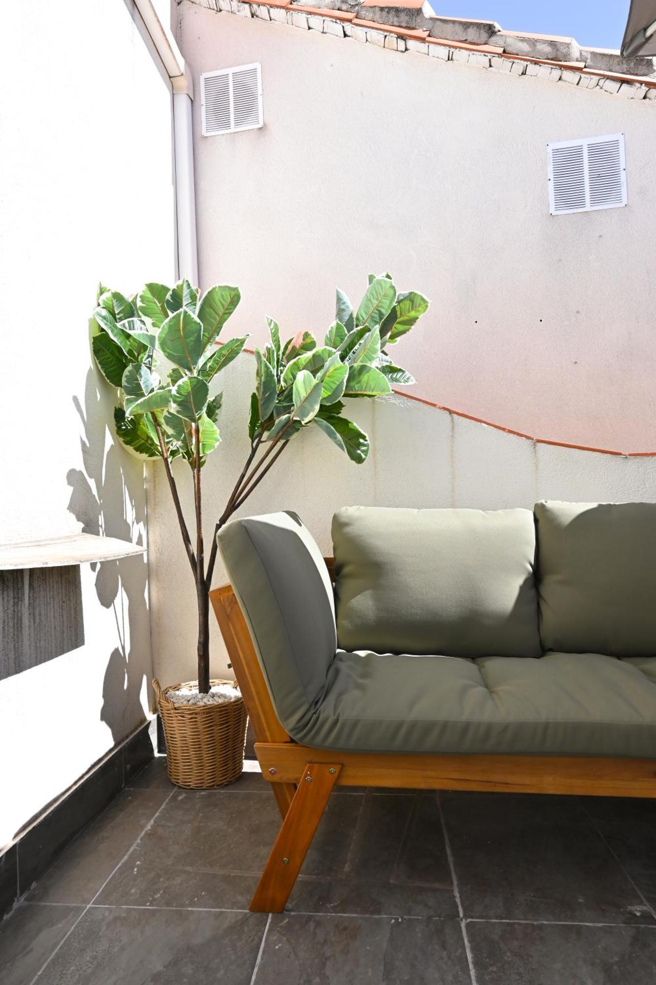 Apartment For You Apartamento De Dos Con Terraza En El Corazon De Malasana Ecl4ºa *