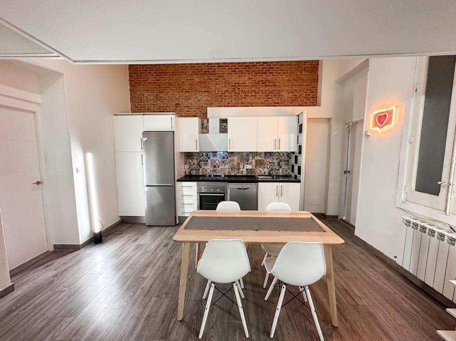 Mezzanine 2 Bedroom In Chueca Apartment