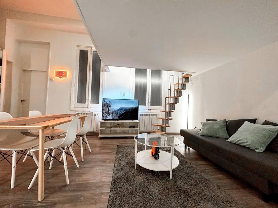 Mezzanine 2 Bedroom In Chueca *