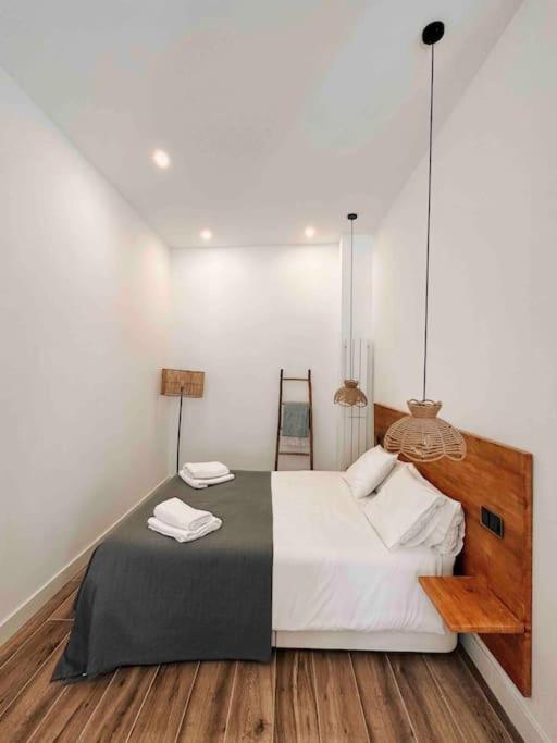 In Lavapies, Downtown Apartamento